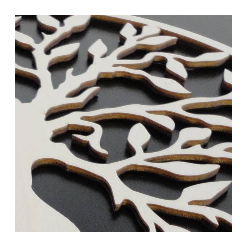 Geschnitztes Gemälde an der Wand einer Palme -...