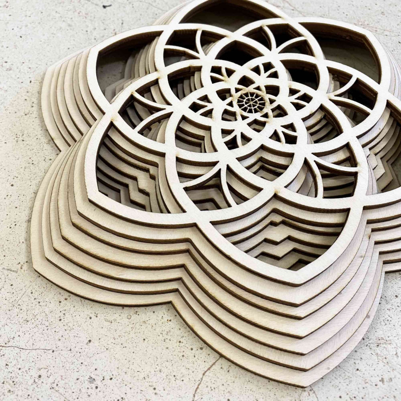 Holzmandala Harmonie aus mehreren Schichten bis...