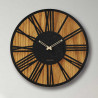 Moderne Wanduhr aus Holz mit minimalistischem geometrischem Design