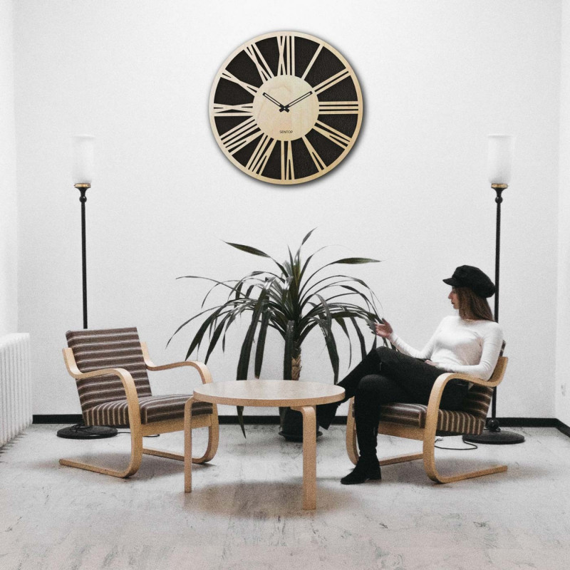 Wanduhr aus Holz mit römischen Ziffern - SONTA