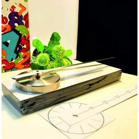 Anleitung zur Verwendung einer Wanduhr. Montage der Wanduhr. Handbuch der Uhr.