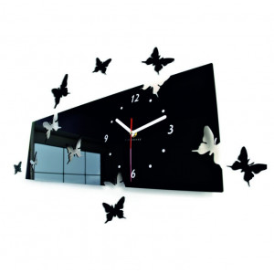 Moderne Wanduhr aus Plexiglas. Trends auf der Wanduhr als Geschenk. Clock X-momo. PMMA