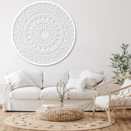 Ein luxuriöses Mandala-Gemälde aus Holz an der Wand für ein modernes Interieur