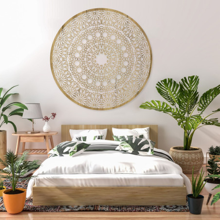 Elegante Holzmandala als stilvolle Wanddekoration