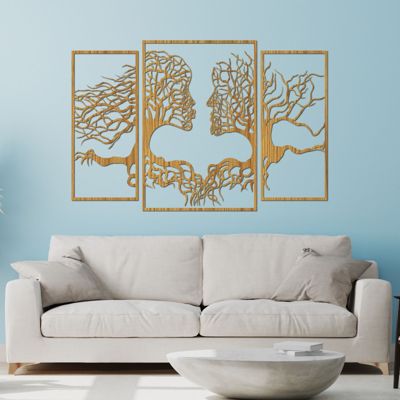 Das dreiteilige Gemälde veranschaulicht die Verbindung zwischen Mensch und Natur, wo Bäume und menschliche Gesichter harmonisch 