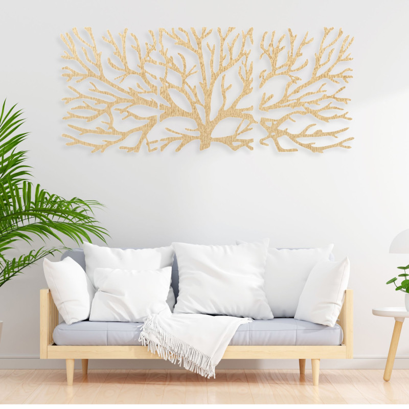 Elegante Wanddekoration aus Holz mit Naturmotiv in einem modernen Interieur