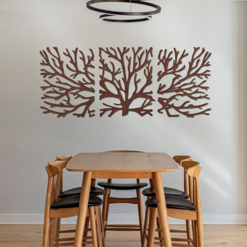 Elegante Wanddekoration aus Holz mit Naturmotiv in einem modernen Interieur