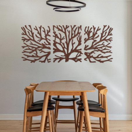 Elegante Wanddekoration aus Holz mit Naturmotiv in einem modernen Interieur