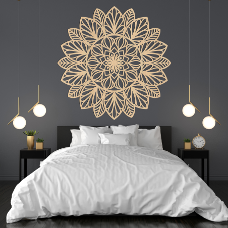 Holzmandala an der Wand