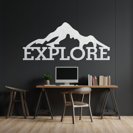 Geschnitztes Holzbild eines Berges - EXPLORE