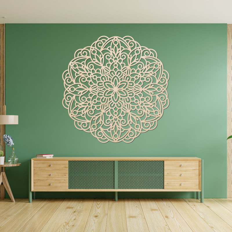 Elegante Holzmandala an der Wand in einem modernen Boho-Interieur