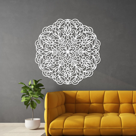 Hölzernes Mandala an der Wand – ein Symbol für Harmonie und Ausgewogenheit