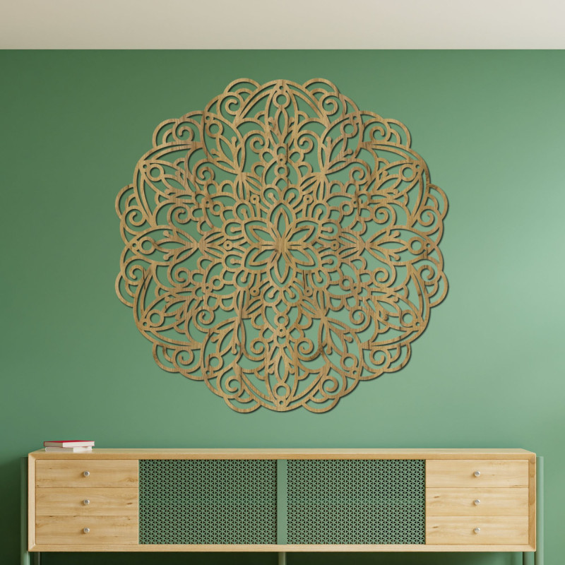 Eine luxuriöse Holzmandala an der Wand sorgt für ein harmonisches und elegantes Interieur.