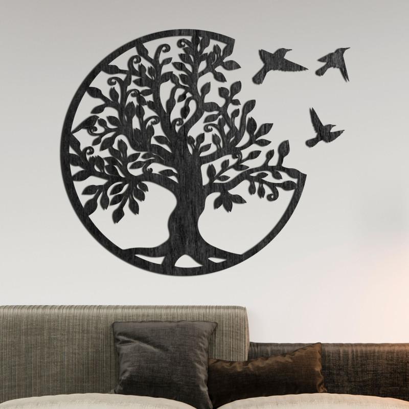Der Lebensbaum mit fliegenden Vögeln symbolisiert Freiheit, Wachstum und Harmonie der Natur in einem eleganten, modernen Design.