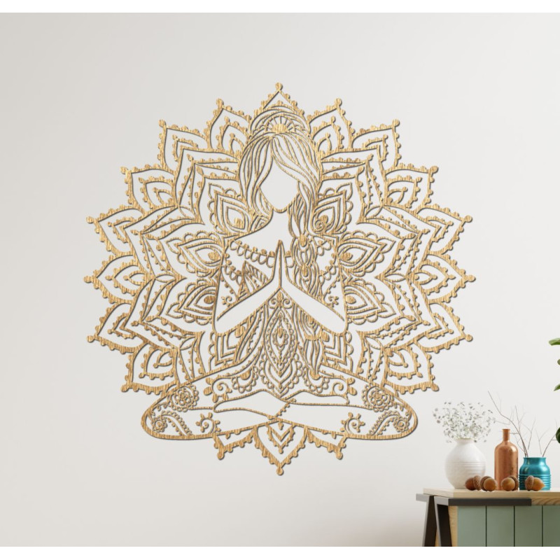 Modernes Holzbild einer Yoga-Frau in einem Mandala - elegante Wanddekoration für einen stilvollen und ruhigen Raum.