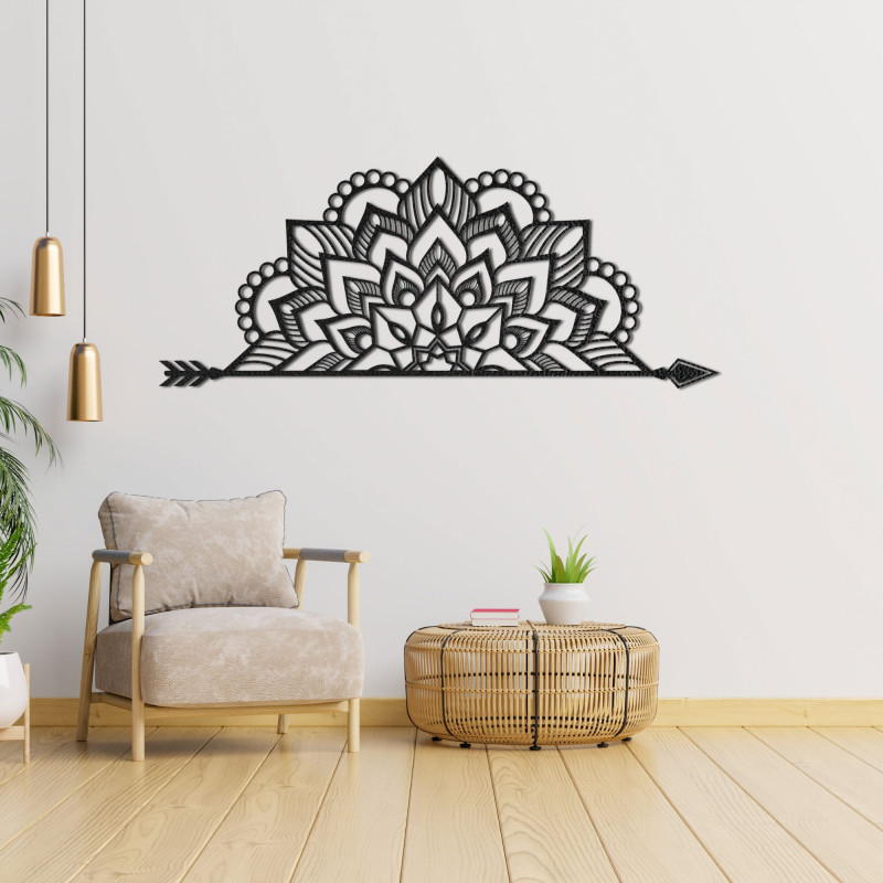 Hölzernes Mandala an der Wand als luxuriöse Innendekoration