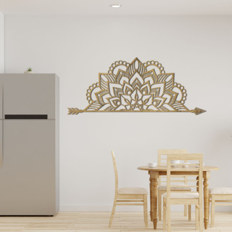 Hölzernes Mandala an der Wand als luxuriöse Innendekoration