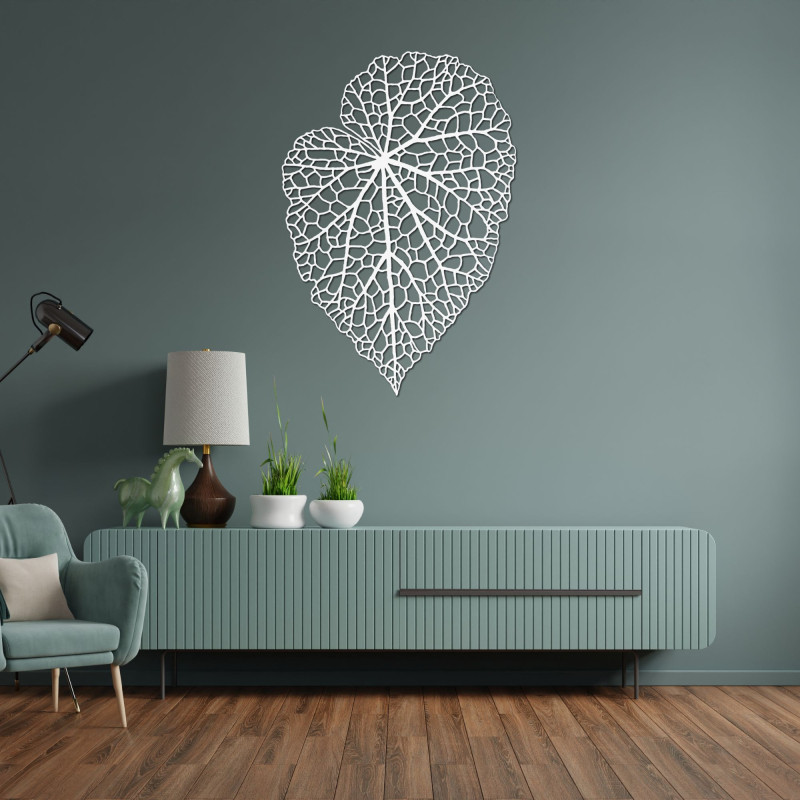 Elegante Wanddekoration aus Holz mit Blattmotiv und natürlichem Design