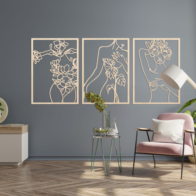 Elegantes dreiteiliges Gemälde einer Frau mit floralen Elementen an der Wand