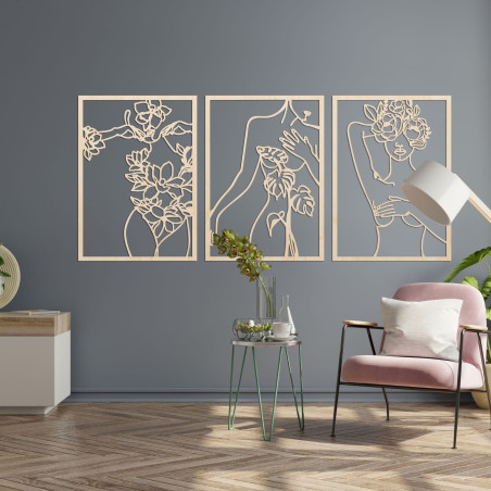 Elegantes dreiteiliges Gemälde einer Frau mit floralen Elementen an der Wand