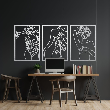 Elegantes dreiteiliges Gemälde einer Frau mit floralen Elementen an der Wand