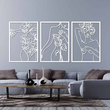 Elegantes dreiteiliges Gemälde einer Frau mit floralen Elementen an der Wand