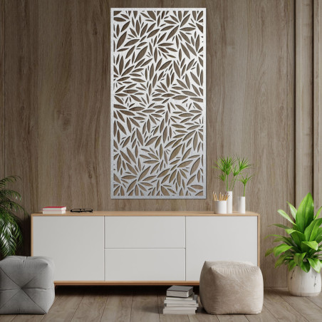 Ein eleganter Baum mit aufwendigen Details aus Ästen und Wurzeln als Symbol der Natur.