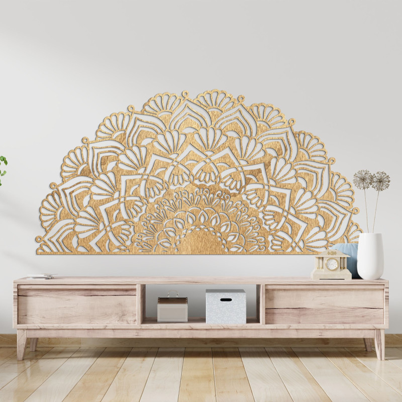 Luxuriöse, halbkreisförmige Mandala aus Holz für ein stilvolles Boho-Interieur.