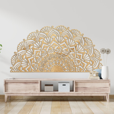 Luxuriöse, halbkreisförmige Mandala aus Holz für ein stilvolles Boho-Interieur.