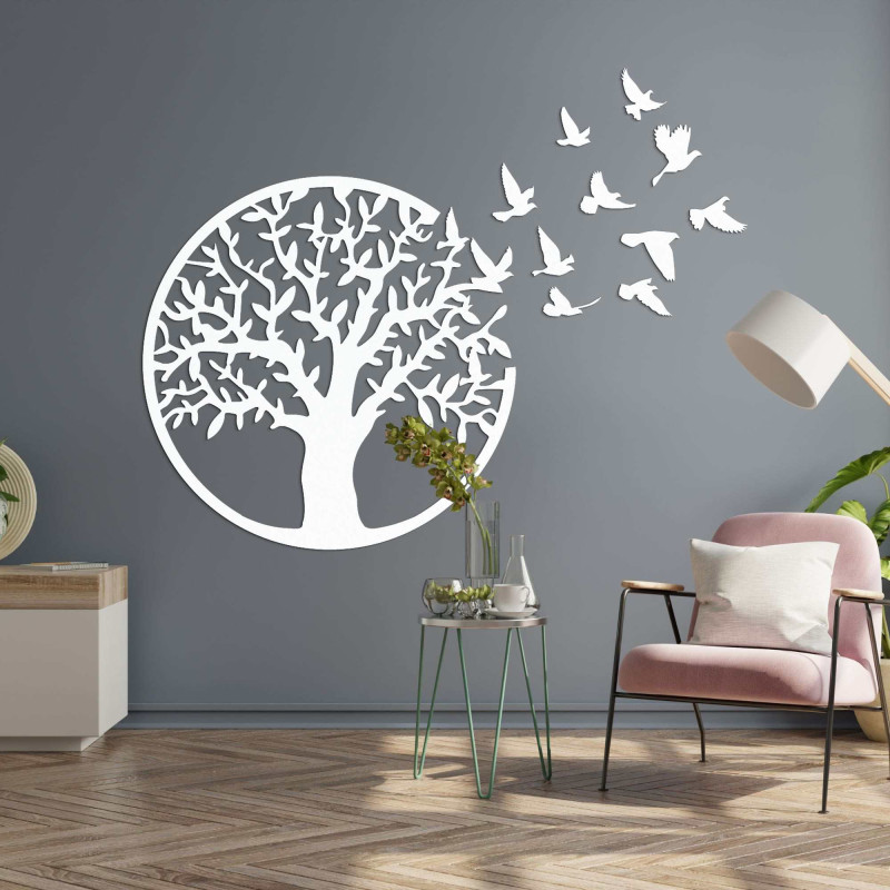 Holzbild des Lebensbaums mit einem fliegenden Vogel