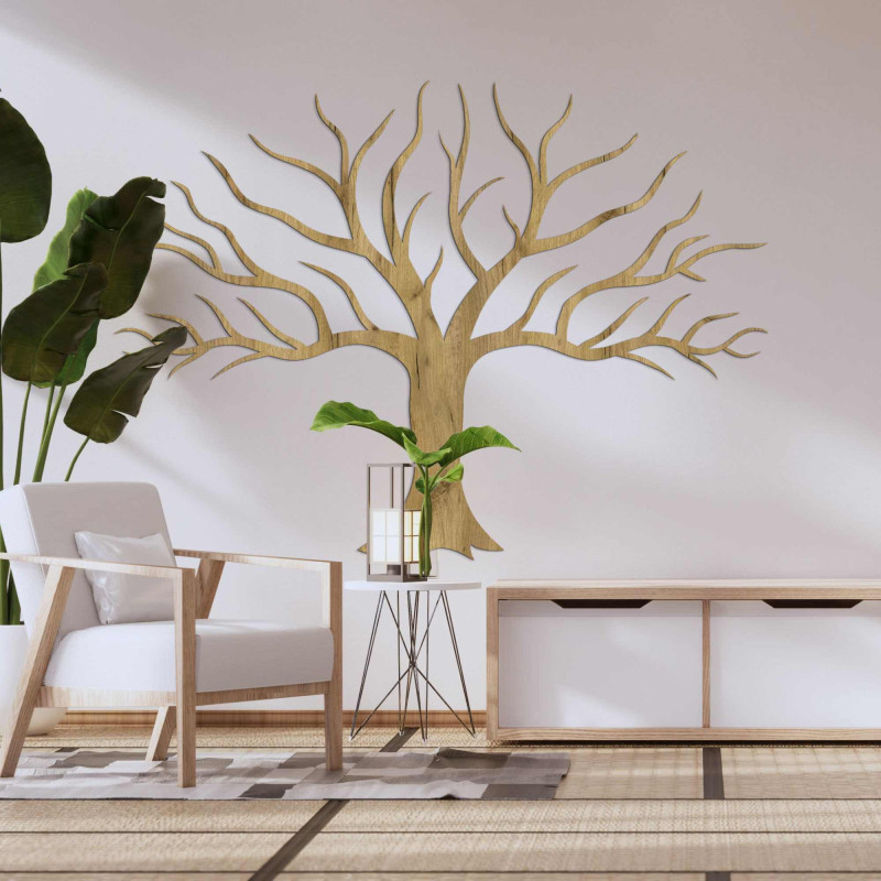 Holzbild an der Wand mit Baumzweigen