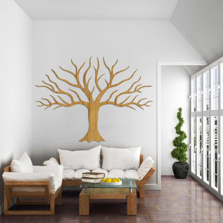 Holzbild an der Wand mit Baumzweigen