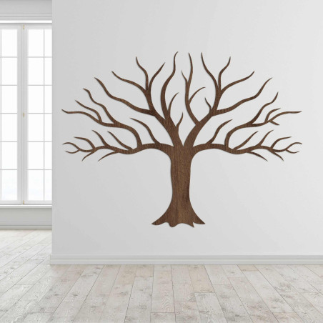 Holzbild an der Wand mit Baumzweigen