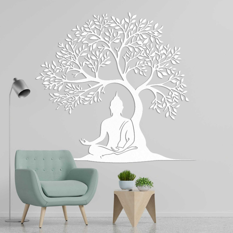 Lebensbaum aus Holz mit einer meditierenden Buddha-Figur unter dem Baum