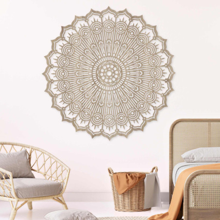 Holzmandala an der Wand