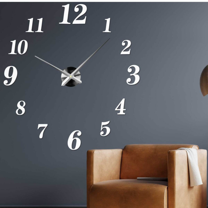 Moderne Wanduhr aus Plexiglas mit der Anzeige 3 Uhr nachmittags