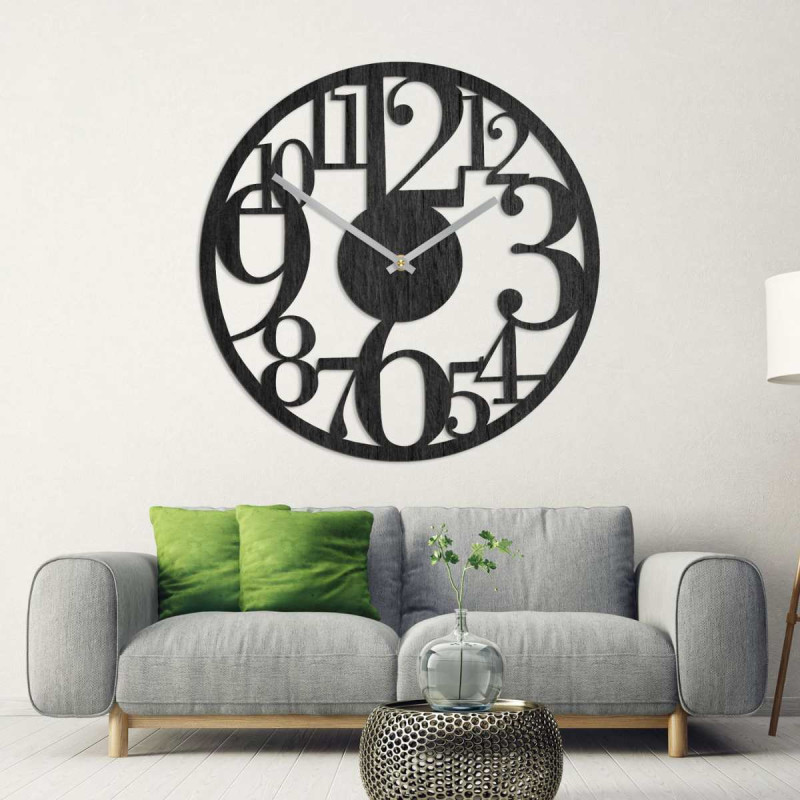 schwarze Wanduhr mit großen Ziffern, minimalistische Wanduhr mit großen Ziffern