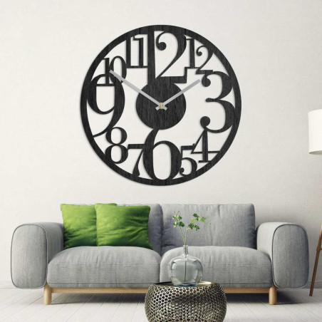 schwarze Wanduhr mit großen Ziffern, minimalistische Wanduhr mit großen Ziffern