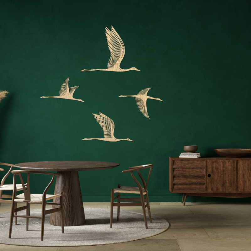 Wanddekoration aus Holz mit vier fliegenden Vögeln im minimalistischen Stil