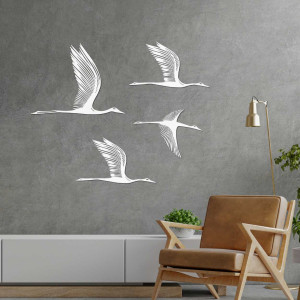 Detaillierte Silhouette fliegender Vögel, aus hochwertigem Holz geschnitzt 2
