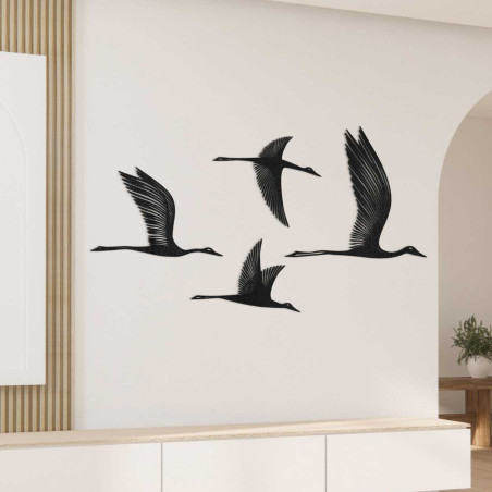 Minimalistisches Vogelmotiv aus Holz an der Innenwand angebracht