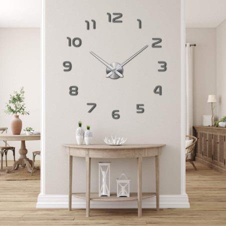 Eine Uhr mit großem Durchmesser und einem zentralen Punkt zur Befestigung der Zeiger.