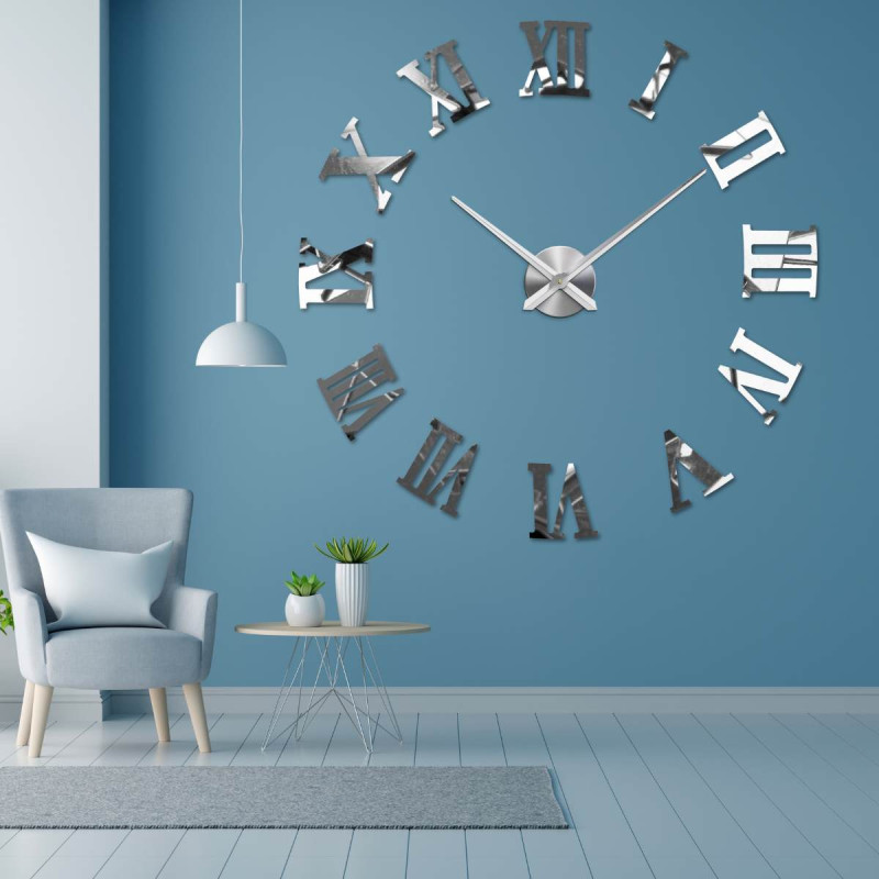 Elegante römische Uhr, die jedem Interieur eine besondere Note verleiht