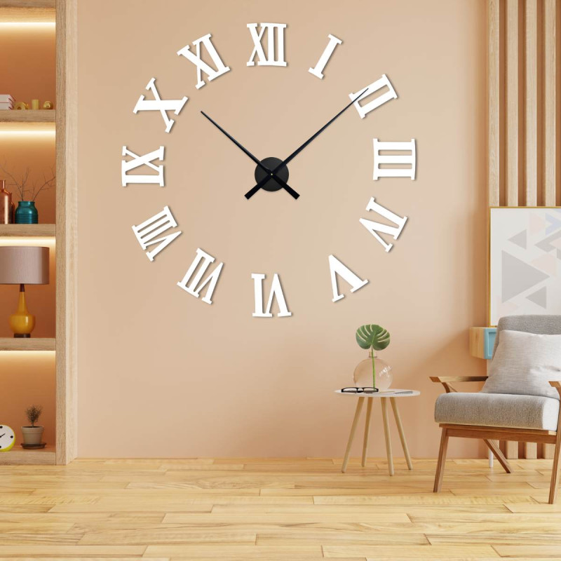 Modernes Design, klassische Elemente – römische Wanduhr.