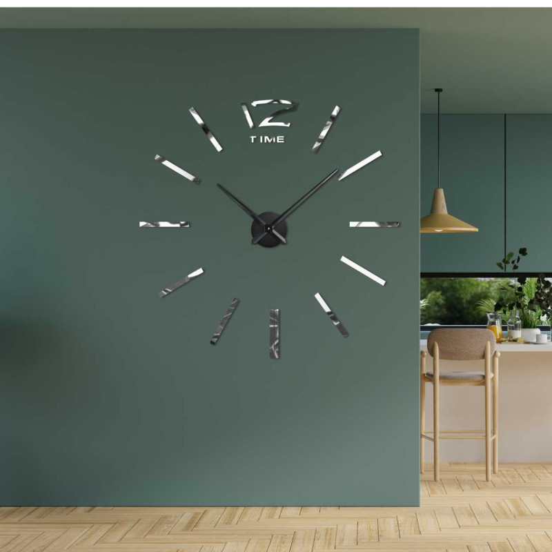 Minimalistische Wanduhr mit dünnen Streifen und dezenter TIME-Aufschrift.