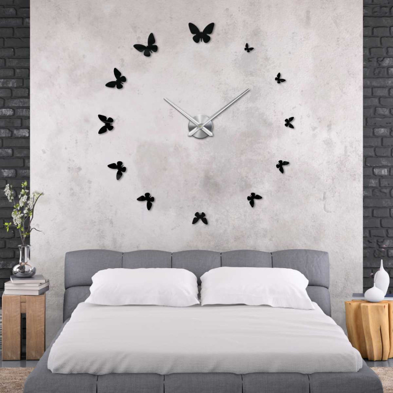 Dekorative Schmetterlingsuhr mit filigranem...