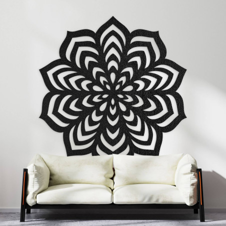 Dekoration mit einer ausgewogenen Anordnung von Formen in einem zentralen Kreis.