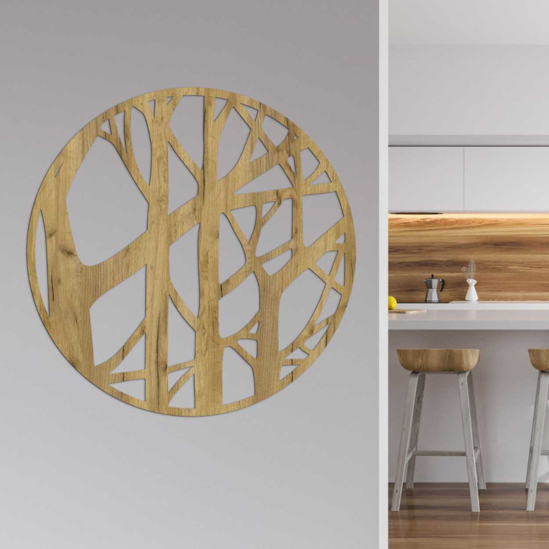 Minimalistische Dekoration mit Zweigen in einem kreisförmigen Holzrahmen