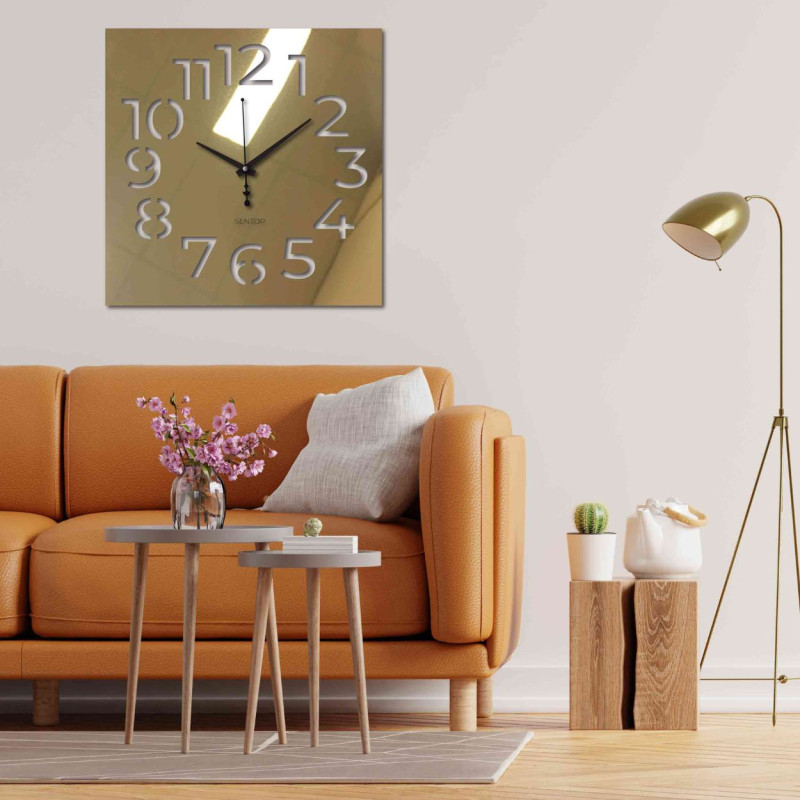 Plexiglasuhr – leichtes Design mit klaren Linien und präziser Verarbeitung