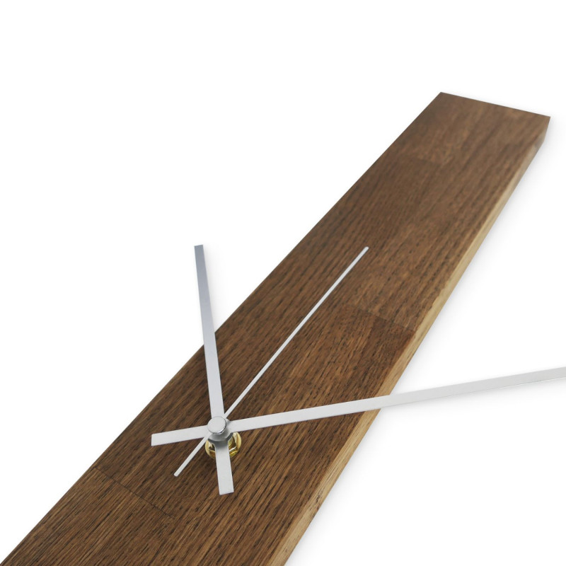 Elegante Wanduhr aus Holz in schwarzem Design...